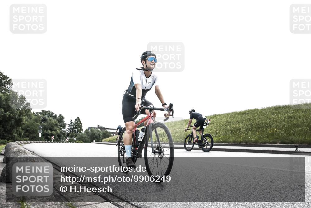21.06.2026 - 29. Vierlanden-Triathlon H.Heesch http://msf.ph/oto/9906249 21.06.2026 11:30:10 Radfahren 252, 292 meine-sportfotos.de