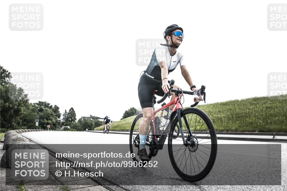 21.06.2026 - 29. Vierlanden-Triathlon H.Heesch http://msf.ph/oto/9906252 21.06.2026 11:30:10 Radfahren 252, 292 meine-sportfotos.de