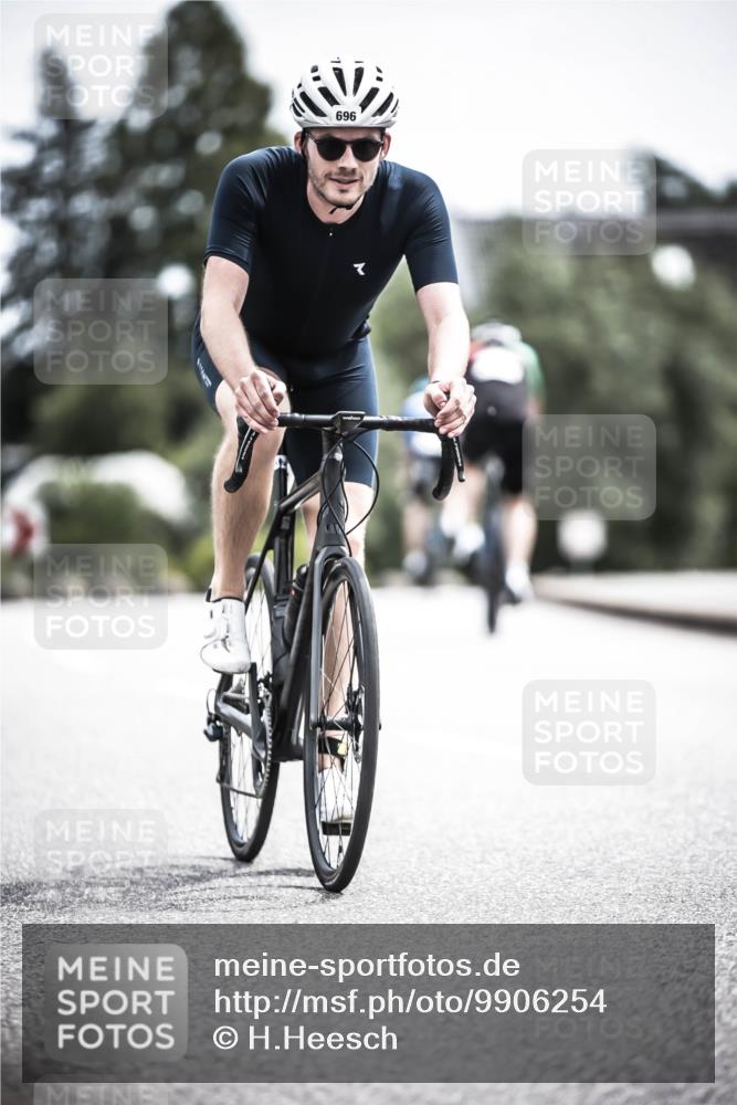 21.06.2026 - 29. Vierlanden-Triathlon H.Heesch http://msf.ph/oto/9906254 21.06.2026 11:45:02 Radfahren 255, 696 meine-sportfotos.de