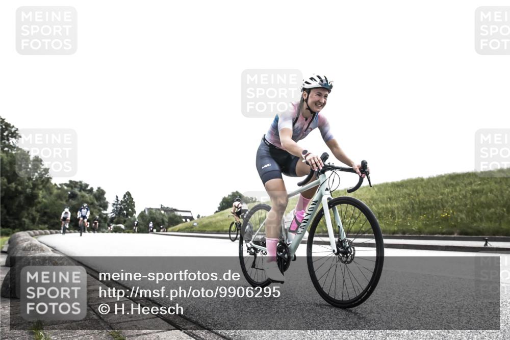 21.06.2026 - 29. Vierlanden-Triathlon H.Heesch http://msf.ph/oto/9906295 21.06.2026 11:30:55 Radfahren 277, 295, 872, 899 meine-sportfotos.de