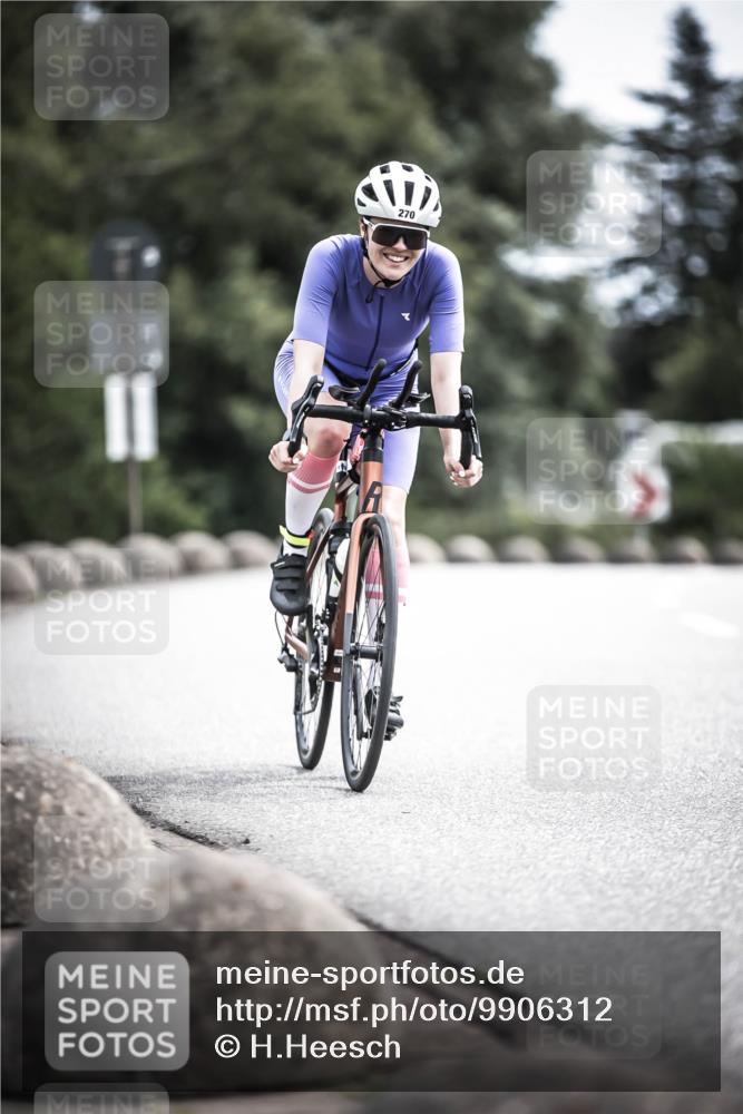 21.06.2026 - 29. Vierlanden-Triathlon H.Heesch http://msf.ph/oto/9906312 21.06.2026 11:41:00 Radfahren 71, 270, 668, 709, 853 meine-sportfotos.de