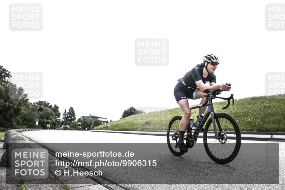 21.06.2026 - 29. Vierlanden-Triathlon H.Heesch http://msf.ph/oto/9906315 21.06.2026 11:31:19 Radfahren 120, 883 meine-sportfotos.de