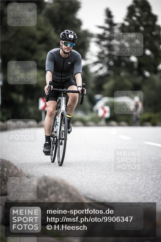 21.06.2026 - 29. Vierlanden-Triathlon H.Heesch http://msf.ph/oto/9906347 21.06.2026 10:24:40 Radfahren 71, 207, 509, 562 meine-sportfotos.de