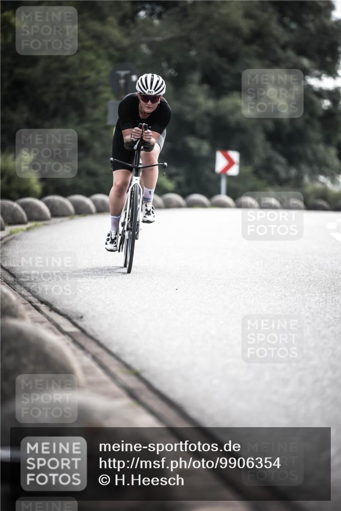 21.06.2026 - 29. Vierlanden-Triathlon H.Heesch http://msf.ph/oto/9906354 21.06.2026 09:19:56 Radfahren 32, 112, 267, 298 meine-sportfotos.de