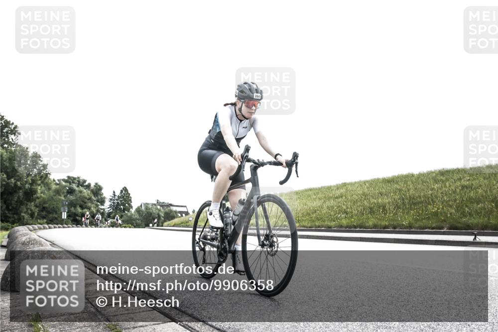 21.06.2026 - 29. Vierlanden-Triathlon H.Heesch http://msf.ph/oto/9906358 21.06.2026 11:32:22 Radfahren 264, 866, 906 meine-sportfotos.de