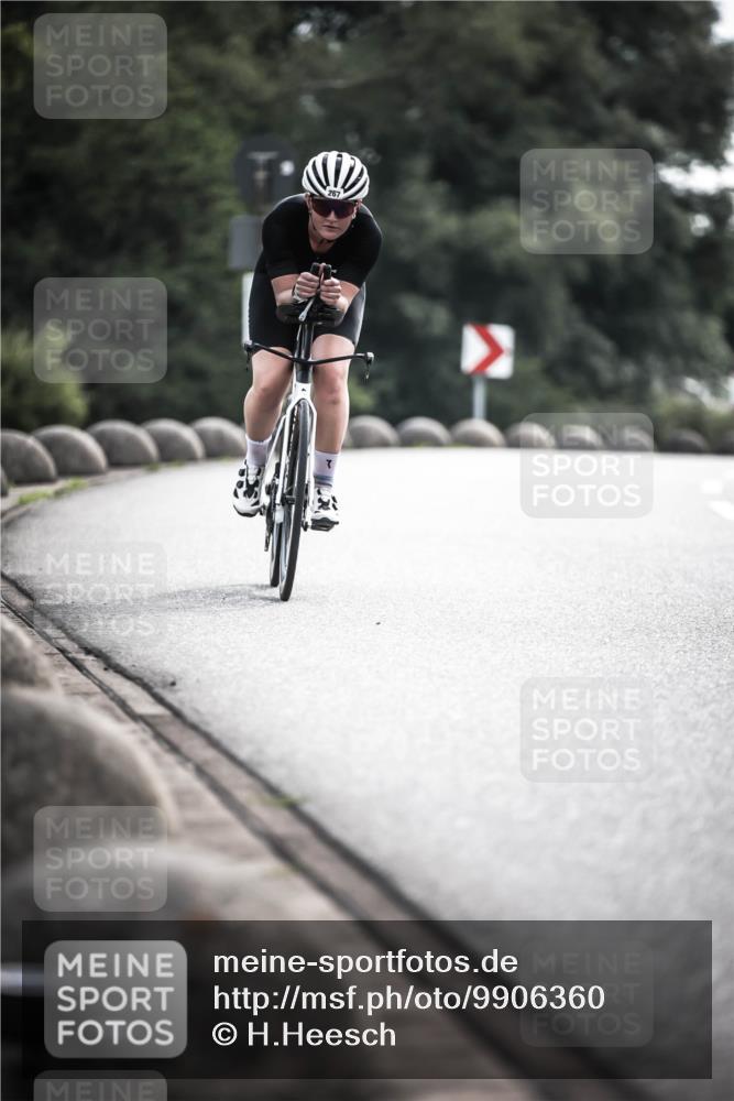 21.06.2026 - 29. Vierlanden-Triathlon H.Heesch http://msf.ph/oto/9906360 21.06.2026 09:19:56 Radfahren 32, 112, 267, 298 meine-sportfotos.de