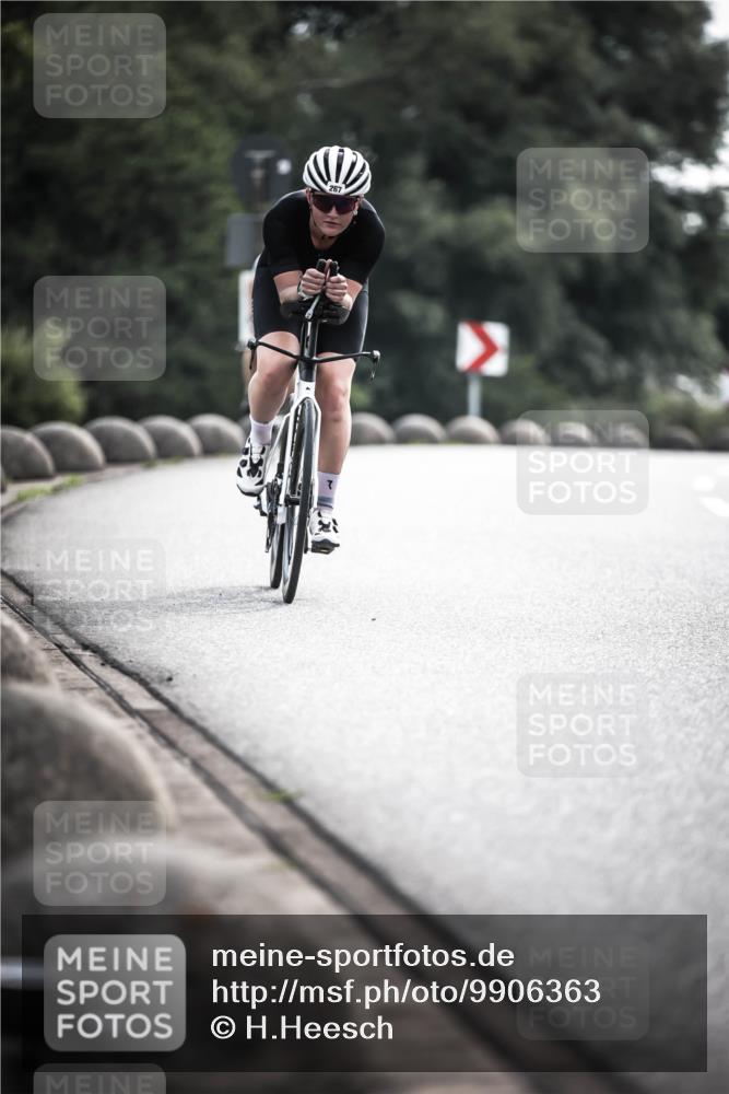 21.06.2026 - 29. Vierlanden-Triathlon H.Heesch http://msf.ph/oto/9906363 21.06.2026 09:19:56 Radfahren 32, 112, 267, 298 meine-sportfotos.de