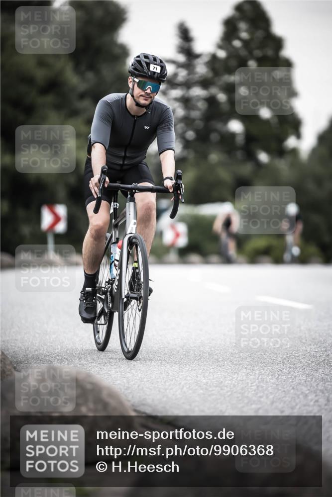 21.06.2026 - 29. Vierlanden-Triathlon H.Heesch http://msf.ph/oto/9906368 21.06.2026 10:24:40 Radfahren 71, 207, 509, 562 meine-sportfotos.de
