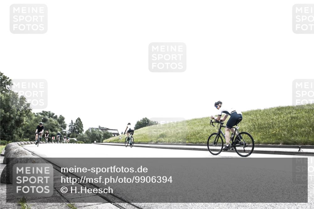 21.06.2026 - 29. Vierlanden-Triathlon H.Heesch http://msf.ph/oto/9906394 21.06.2026 11:33:25 Radfahren 19, 54, 190, 255, 686 meine-sportfotos.de