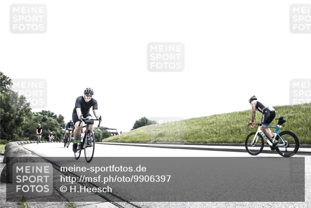 21.06.2026 - 29. Vierlanden-Triathlon H.Heesch http://msf.ph/oto/9906397 21.06.2026 11:33:26 Radfahren 19, 54, 190, 255, 686 meine-sportfotos.de