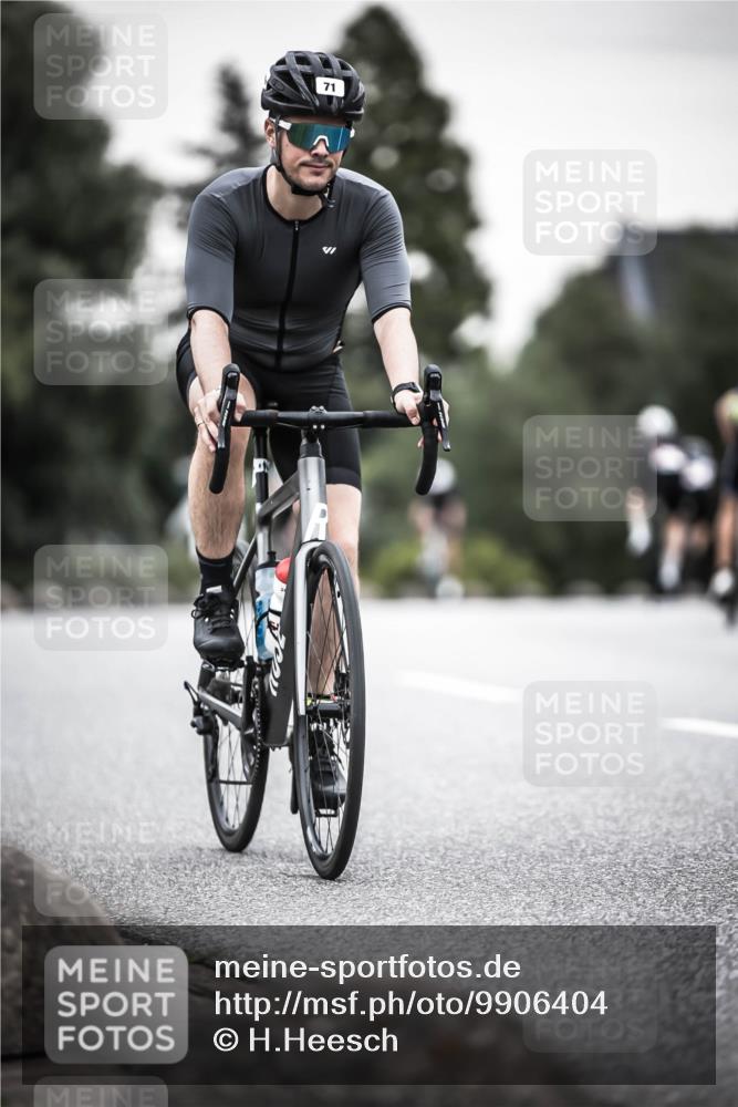 21.06.2026 - 29. Vierlanden-Triathlon H.Heesch http://msf.ph/oto/9906404 21.06.2026 10:24:40 Radfahren 71, 207, 509, 562 meine-sportfotos.de