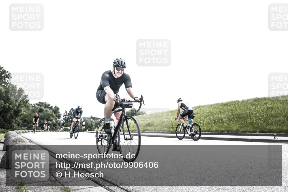 21.06.2026 - 29. Vierlanden-Triathlon H.Heesch http://msf.ph/oto/9906406 21.06.2026 11:33:27 Radfahren 19, 54, 255, 686 meine-sportfotos.de