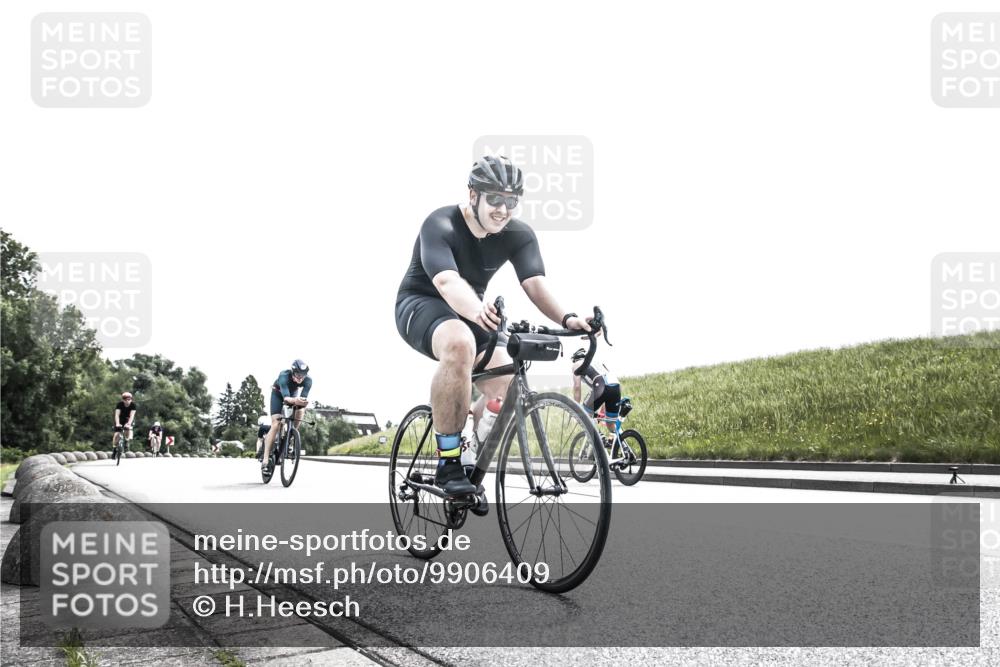 21.06.2026 - 29. Vierlanden-Triathlon H.Heesch http://msf.ph/oto/9906409 21.06.2026 11:33:27 Radfahren 19, 54, 255, 686 meine-sportfotos.de