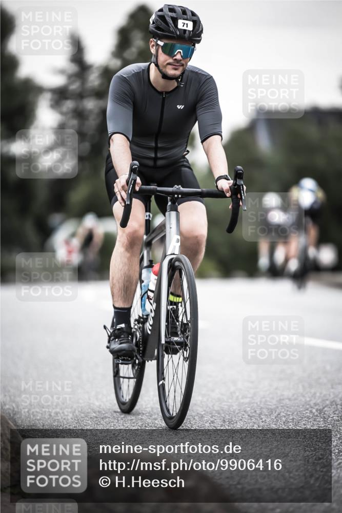 21.06.2026 - 29. Vierlanden-Triathlon H.Heesch http://msf.ph/oto/9906416 21.06.2026 10:24:40 Radfahren 71, 207, 509, 562 meine-sportfotos.de
