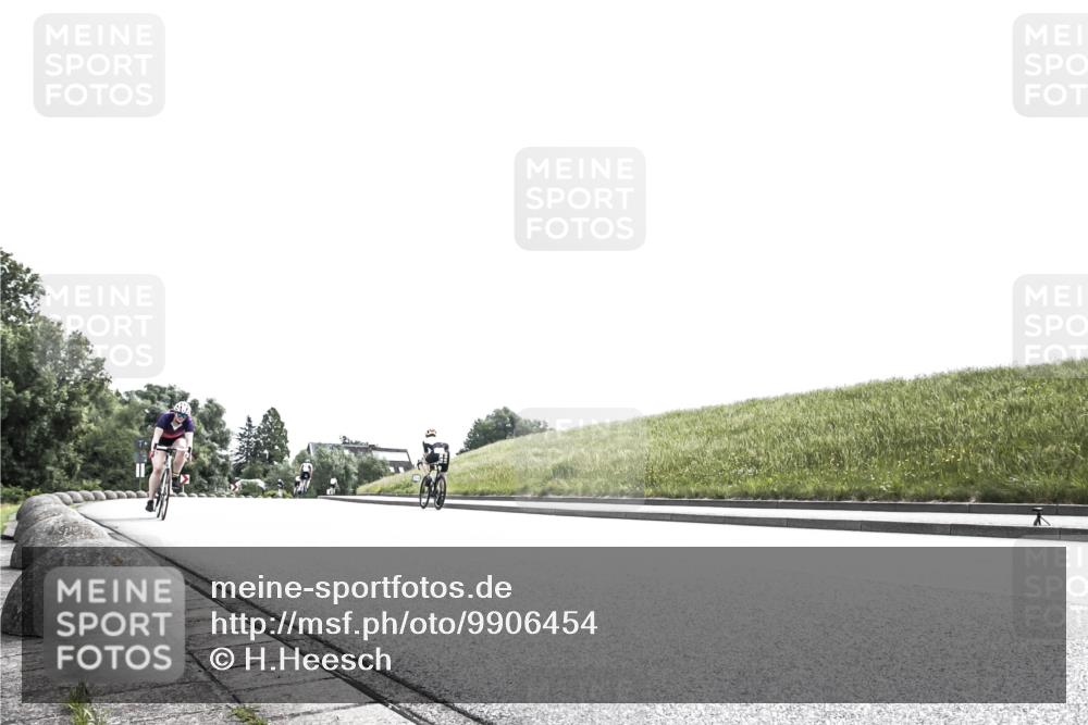 21.06.2026 - 29. Vierlanden-Triathlon H.Heesch http://msf.ph/oto/9906454 21.06.2026 11:33:30 Radfahren 19, 54, 238, 255, 686, 894 meine-sportfotos.de