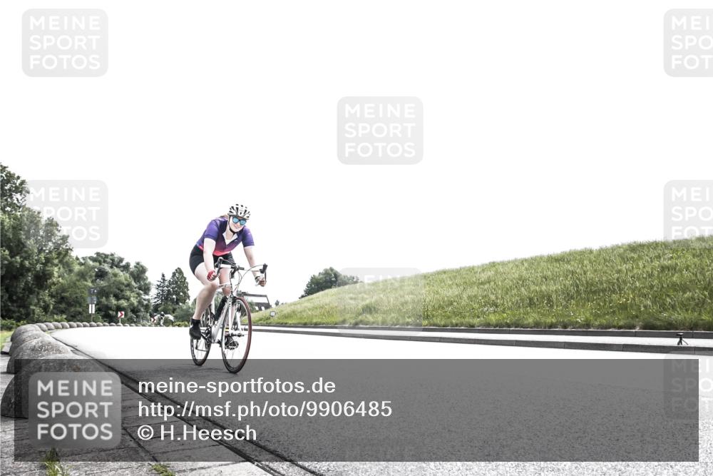 21.06.2026 - 29. Vierlanden-Triathlon H.Heesch http://msf.ph/oto/9906485 21.06.2026 11:33:31 Radfahren 54, 238, 255, 894 meine-sportfotos.de