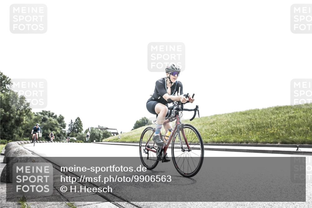 21.06.2026 - 29. Vierlanden-Triathlon H.Heesch http://msf.ph/oto/9906563 21.06.2026 11:34:58 Radfahren 245, 728, 757, 852 meine-sportfotos.de