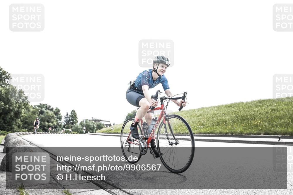 21.06.2026 - 29. Vierlanden-Triathlon H.Heesch http://msf.ph/oto/9906567 21.06.2026 11:34:59 Radfahren 245, 281, 715, 728, 757, 852 meine-sportfotos.de