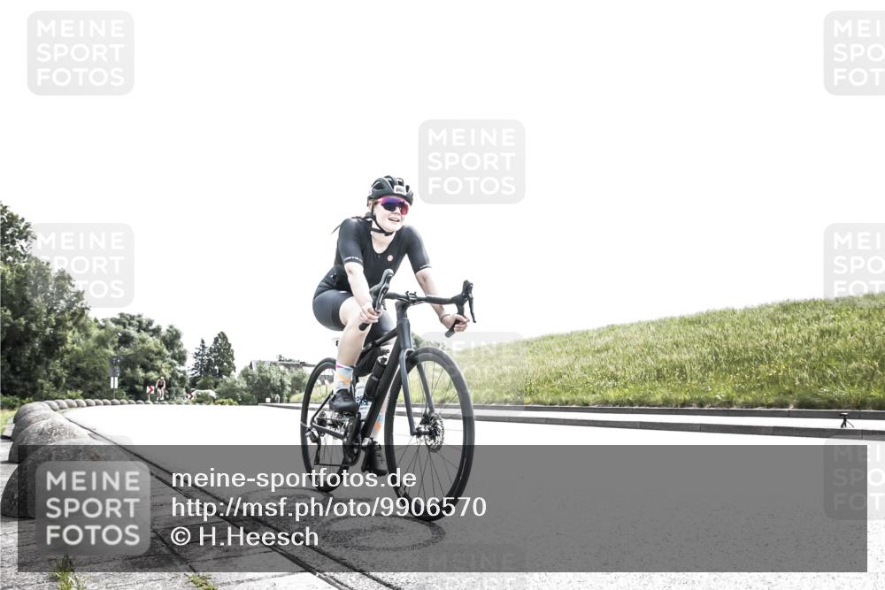21.06.2026 - 29. Vierlanden-Triathlon H.Heesch http://msf.ph/oto/9906570 21.06.2026 11:35:06 Radfahren 64, 281, 715, 860, 869 meine-sportfotos.de