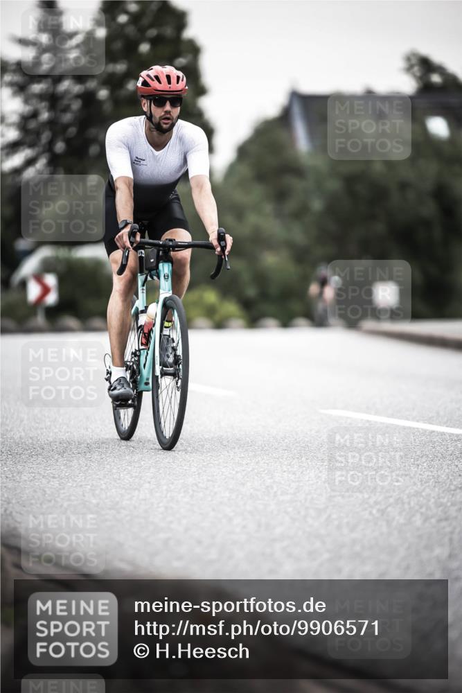 21.06.2026 - 29. Vierlanden-Triathlon H.Heesch http://msf.ph/oto/9906571 21.06.2026 10:24:56 Radfahren 33, 253, 480, 577 meine-sportfotos.de