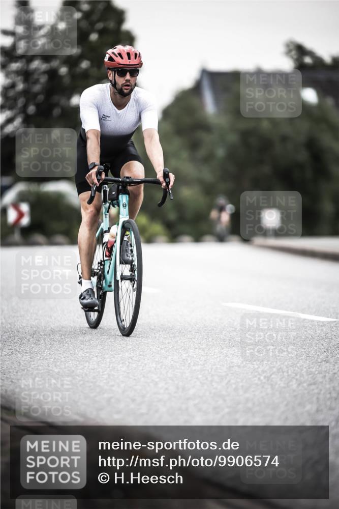 21.06.2026 - 29. Vierlanden-Triathlon H.Heesch http://msf.ph/oto/9906574 21.06.2026 10:24:56 Radfahren 33, 253, 480, 577 meine-sportfotos.de