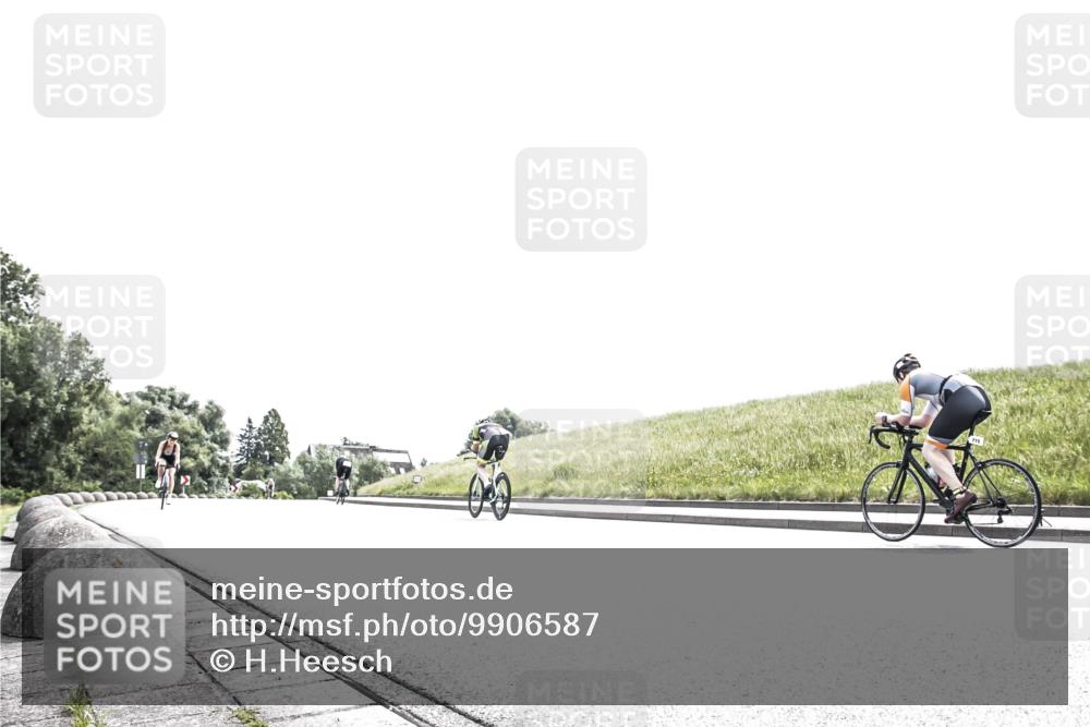 21.06.2026 - 29. Vierlanden-Triathlon H.Heesch http://msf.ph/oto/9906587 21.06.2026 11:35:08 Radfahren 64, 860, 869 meine-sportfotos.de