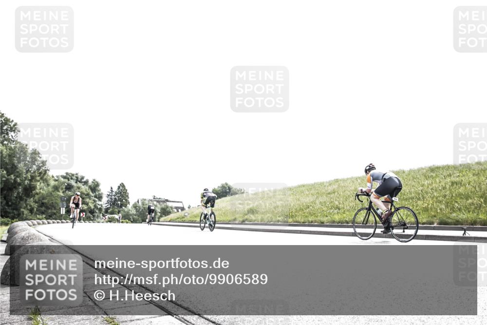 21.06.2026 - 29. Vierlanden-Triathlon H.Heesch http://msf.ph/oto/9906589 21.06.2026 11:35:08 Radfahren 64, 860, 869 meine-sportfotos.de