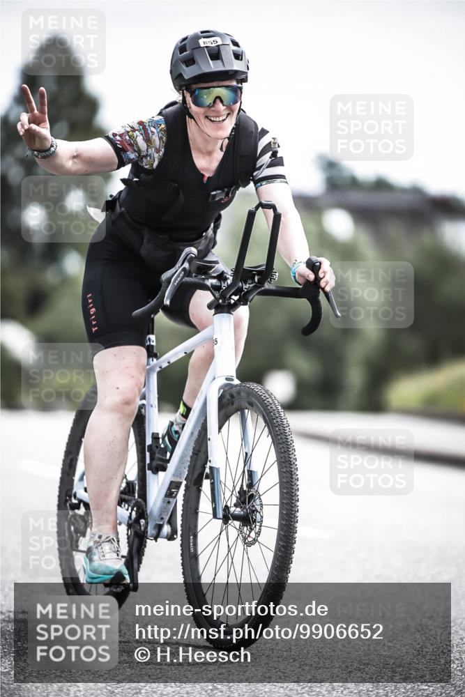 21.06.2026 - 29. Vierlanden-Triathlon H.Heesch http://msf.ph/oto/9906652 21.06.2026 11:41:28 Radfahren 137, 236, 299, 643, 649, 652, 659, 744, 855 meine-sportfotos.de