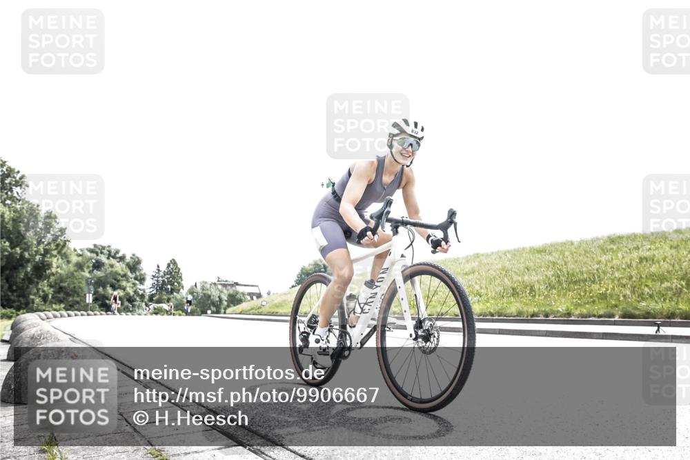 21.06.2026 - 29. Vierlanden-Triathlon H.Heesch http://msf.ph/oto/9906667 21.06.2026 11:36:56 Radfahren 832, 865 meine-sportfotos.de