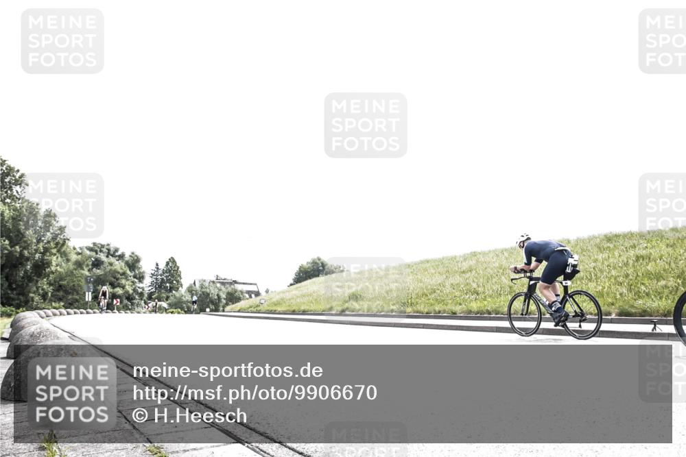 21.06.2026 - 29. Vierlanden-Triathlon H.Heesch http://msf.ph/oto/9906670 21.06.2026 11:36:56 Radfahren 832, 865 meine-sportfotos.de