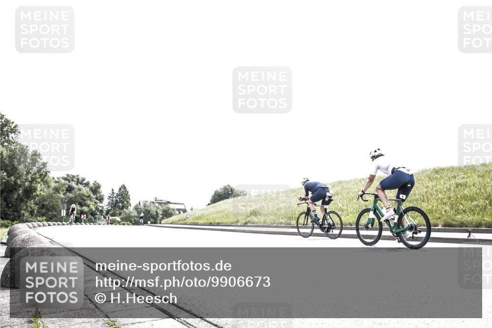 21.06.2026 - 29. Vierlanden-Triathlon H.Heesch http://msf.ph/oto/9906673 21.06.2026 11:36:57 Radfahren 832, 865 meine-sportfotos.de