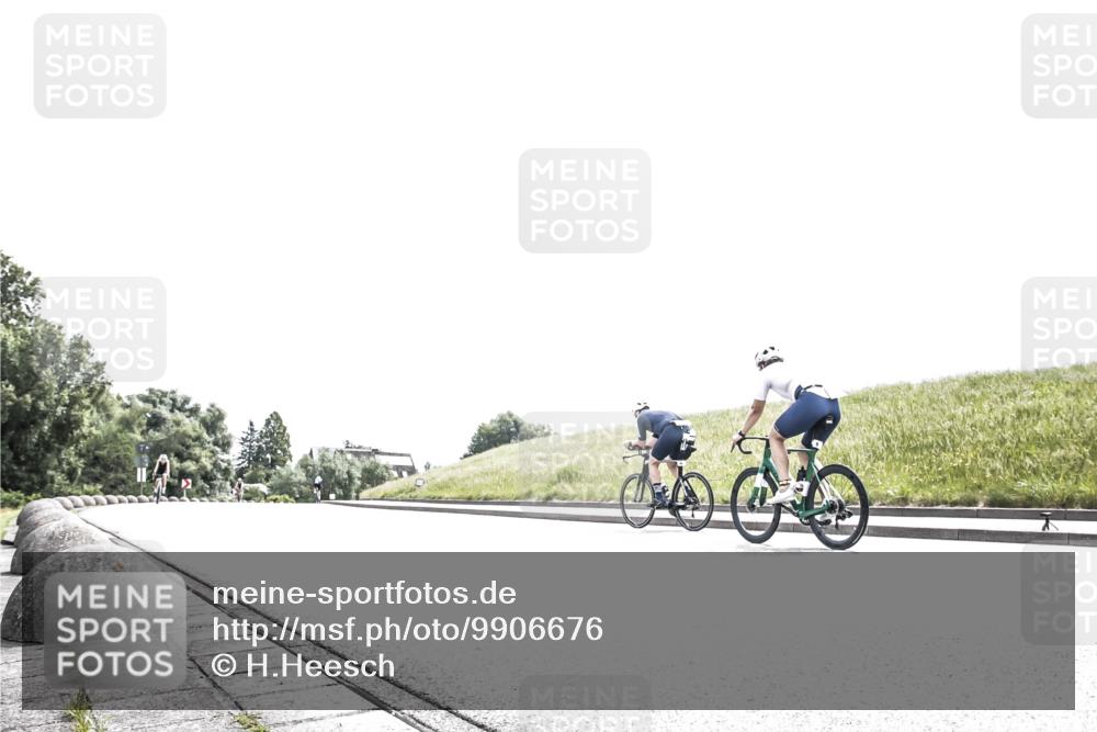 21.06.2026 - 29. Vierlanden-Triathlon H.Heesch http://msf.ph/oto/9906676 21.06.2026 11:36:57 Radfahren 832, 865 meine-sportfotos.de