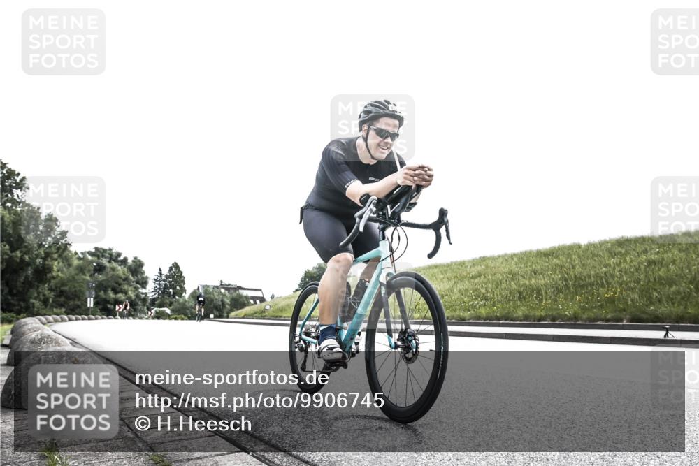 21.06.2026 - 29. Vierlanden-Triathlon H.Heesch http://msf.ph/oto/9906745 21.06.2026 11:40:04 Radfahren 641, 739 meine-sportfotos.de
