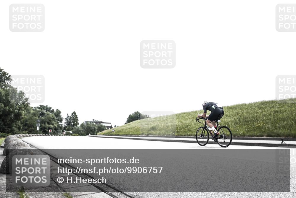 21.06.2026 - 29. Vierlanden-Triathlon H.Heesch http://msf.ph/oto/9906757 21.06.2026 11:40:32 Radfahren 249, 293, 630, 671, 733 meine-sportfotos.de