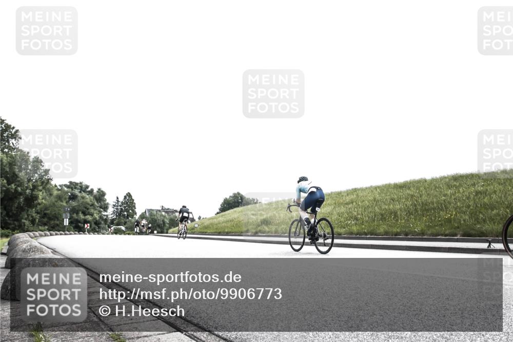 21.06.2026 - 29. Vierlanden-Triathlon H.Heesch http://msf.ph/oto/9906773 21.06.2026 11:40:38 Radfahren 660, 713 meine-sportfotos.de