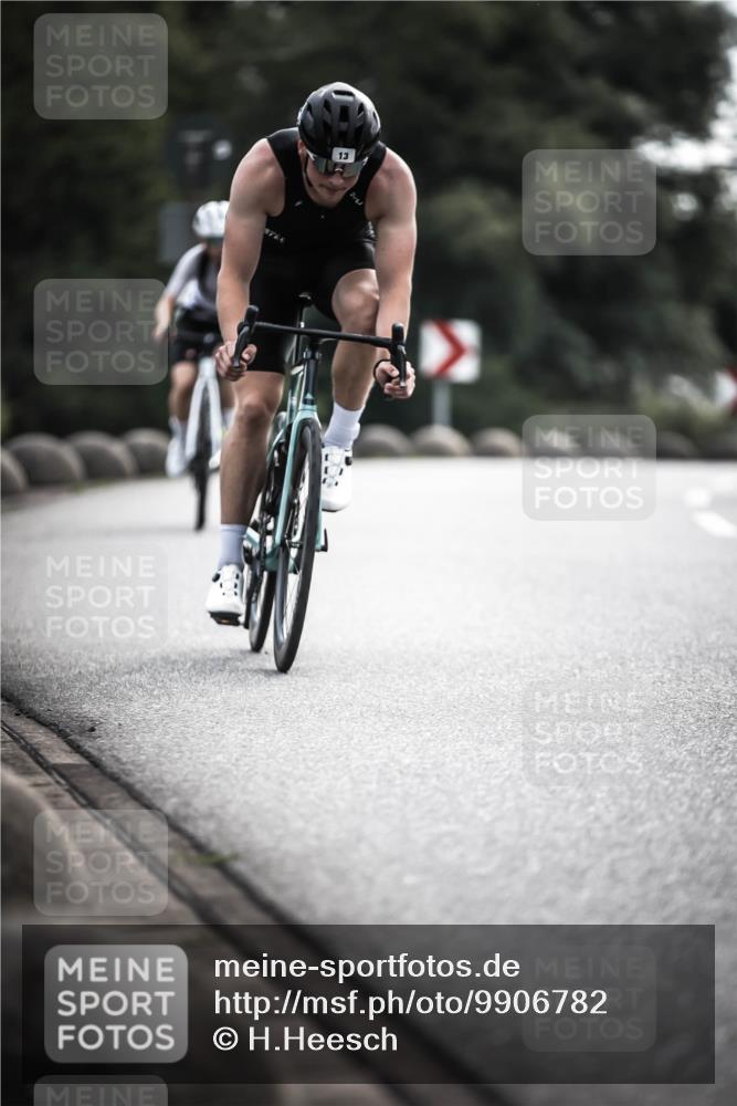 21.06.2026 - 29. Vierlanden-Triathlon H.Heesch http://msf.ph/oto/9906782 21.06.2026 09:21:09 Radfahren 7, 13, 88, 257 meine-sportfotos.de