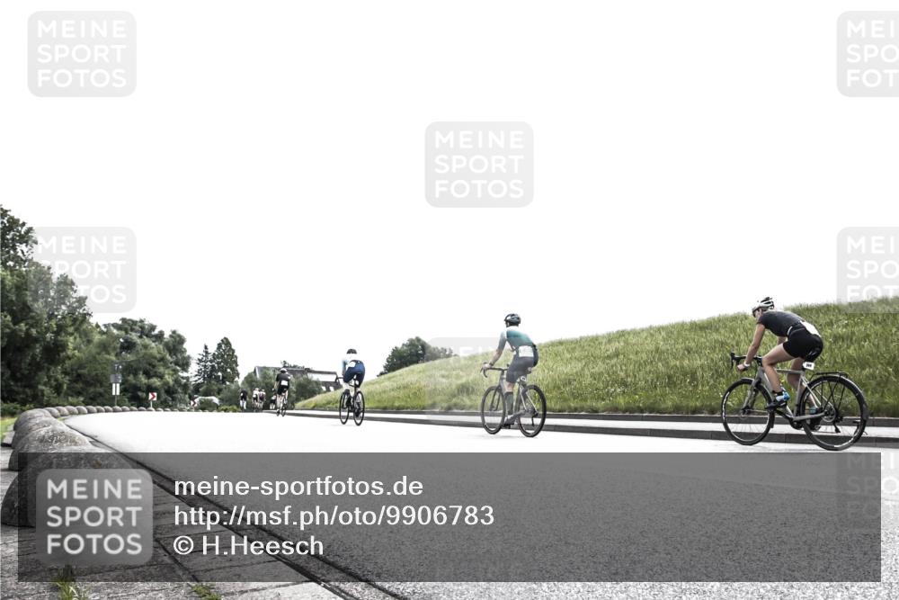 21.06.2026 - 29. Vierlanden-Triathlon H.Heesch http://msf.ph/oto/9906783 21.06.2026 11:40:38 Radfahren 660, 713 meine-sportfotos.de