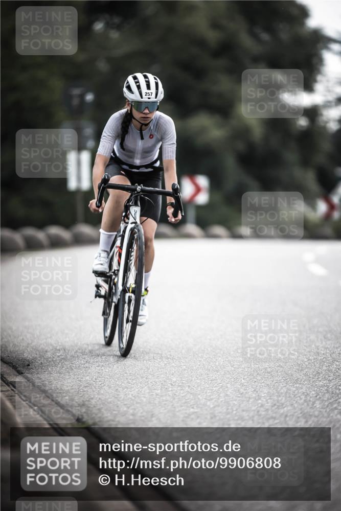 21.06.2026 - 29. Vierlanden-Triathlon H.Heesch http://msf.ph/oto/9906808 21.06.2026 09:21:11 Radfahren 13, 88, 257 meine-sportfotos.de