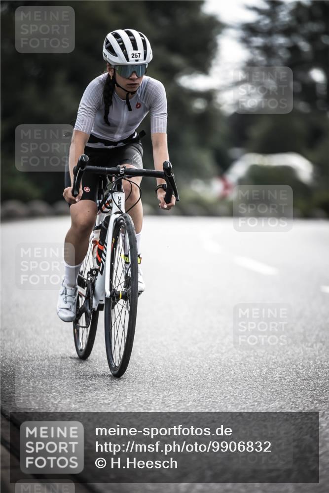 21.06.2026 - 29. Vierlanden-Triathlon H.Heesch http://msf.ph/oto/9906832 21.06.2026 09:21:11 Radfahren 13, 88, 257 meine-sportfotos.de