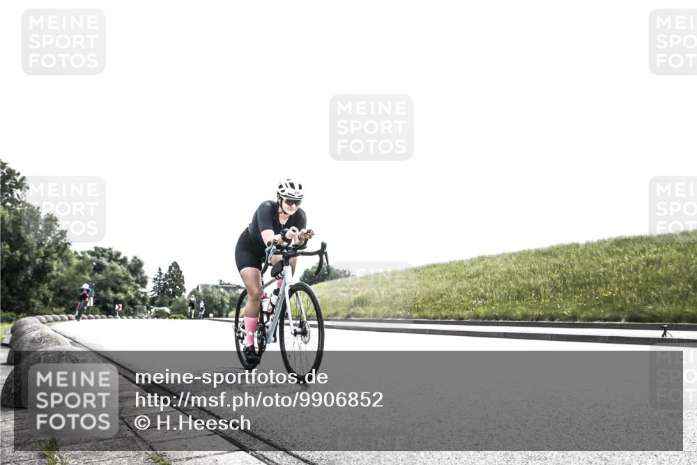 21.06.2026 - 29. Vierlanden-Triathlon H.Heesch http://msf.ph/oto/9906852 21.06.2026 11:45:04 Radfahren 255, 696 meine-sportfotos.de