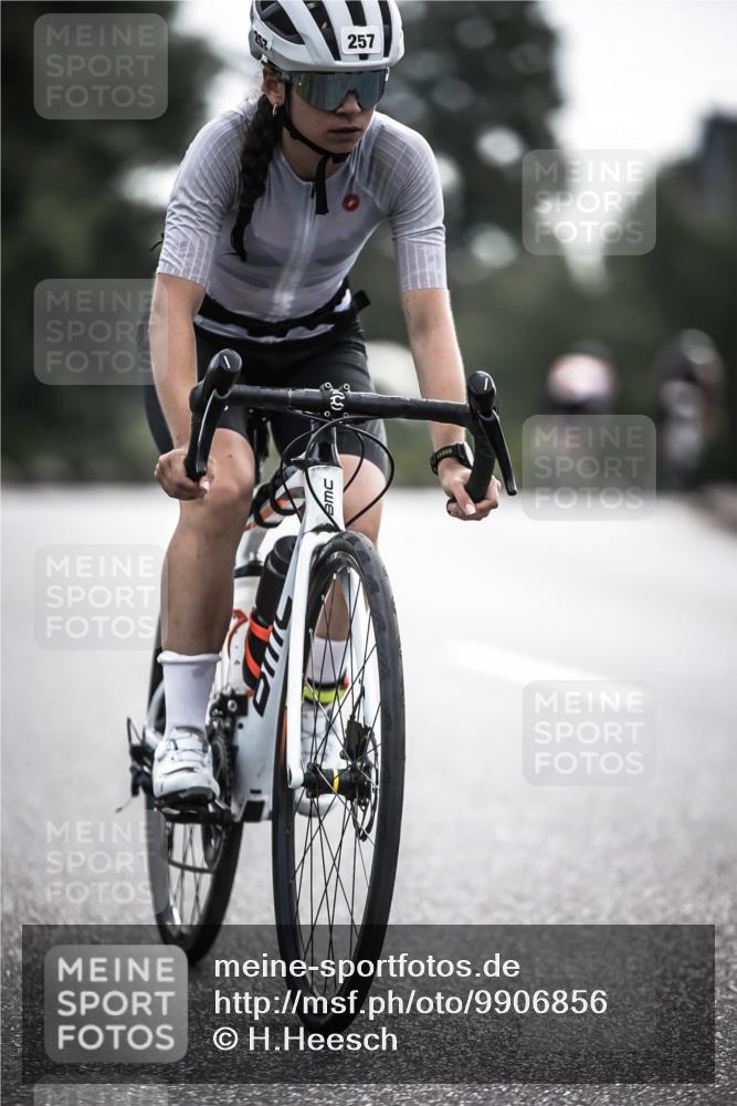 21.06.2026 - 29. Vierlanden-Triathlon H.Heesch http://msf.ph/oto/9906856 21.06.2026 09:21:12 Radfahren 13, 88, 257 meine-sportfotos.de