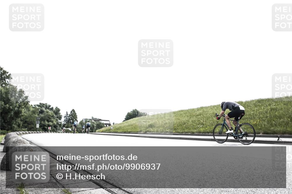 21.06.2026 - 29. Vierlanden-Triathlon H.Heesch http://msf.ph/oto/9906937 21.06.2026 11:46:06 Radfahren 17, 724, 807 meine-sportfotos.de