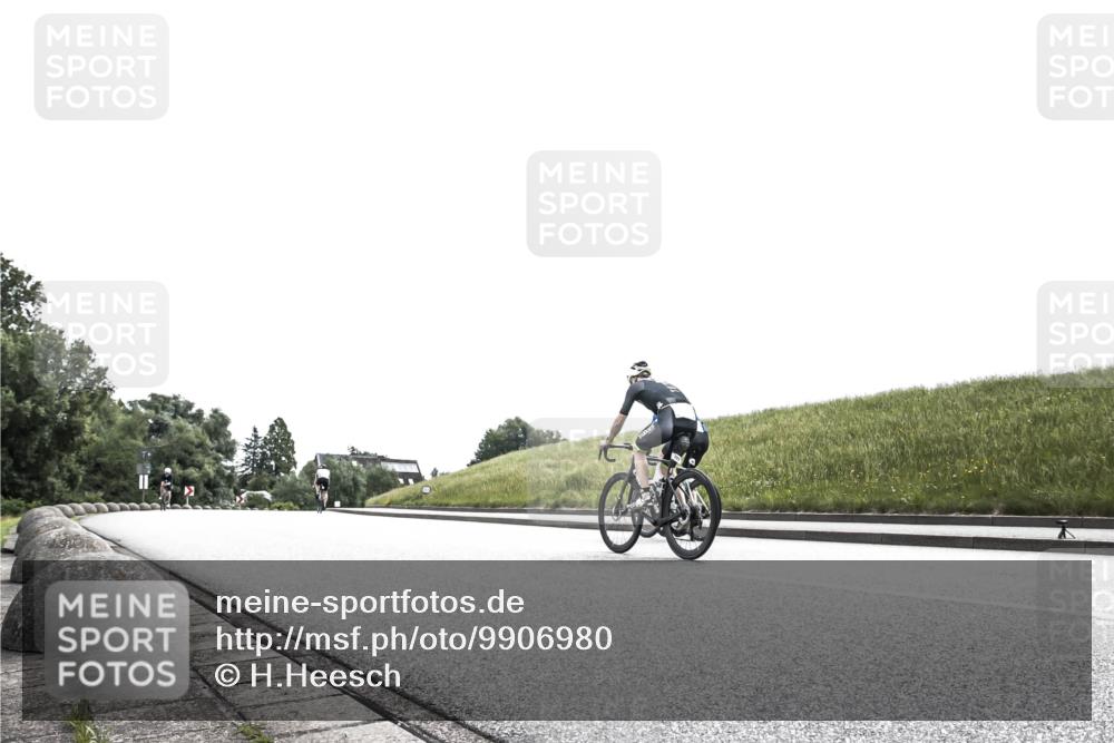 21.06.2026 - 29. Vierlanden-Triathlon H.Heesch http://msf.ph/oto/9906980 21.06.2026 11:48:04 Radfahren 695, 750 meine-sportfotos.de