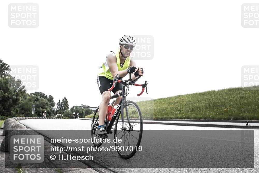 21.06.2026 - 29. Vierlanden-Triathlon H.Heesch http://msf.ph/oto/9907019 21.06.2026 11:49:03 Radfahren 280, 641, 688, 898 meine-sportfotos.de