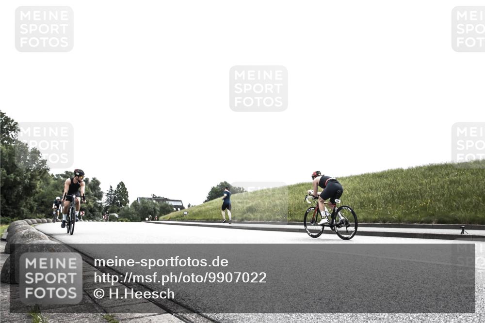 21.06.2026 - 29. Vierlanden-Triathlon H.Heesch http://msf.ph/oto/9907022 21.06.2026 11:49:11 Radfahren 105, 128, 279, 681 meine-sportfotos.de