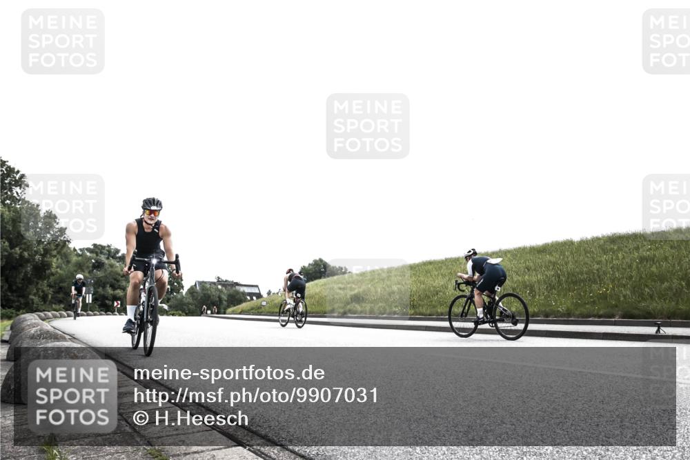 21.06.2026 - 29. Vierlanden-Triathlon H.Heesch http://msf.ph/oto/9907031 21.06.2026 11:49:11 Radfahren 105, 128, 279, 681 meine-sportfotos.de