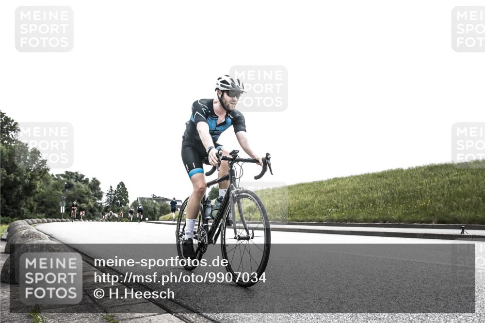 21.06.2026 - 29. Vierlanden-Triathlon H.Heesch http://msf.ph/oto/9907034 21.06.2026 11:49:14 Radfahren 105, 647, 681 meine-sportfotos.de