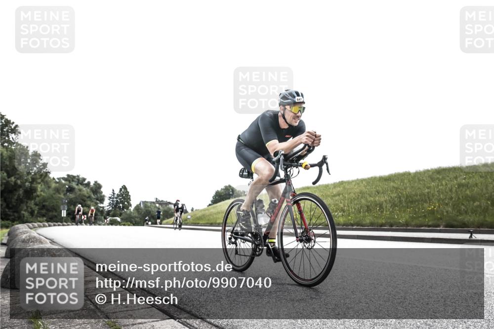 21.06.2026 - 29. Vierlanden-Triathlon H.Heesch http://msf.ph/oto/9907040 21.06.2026 11:49:17 Radfahren 301, 647, 681 meine-sportfotos.de