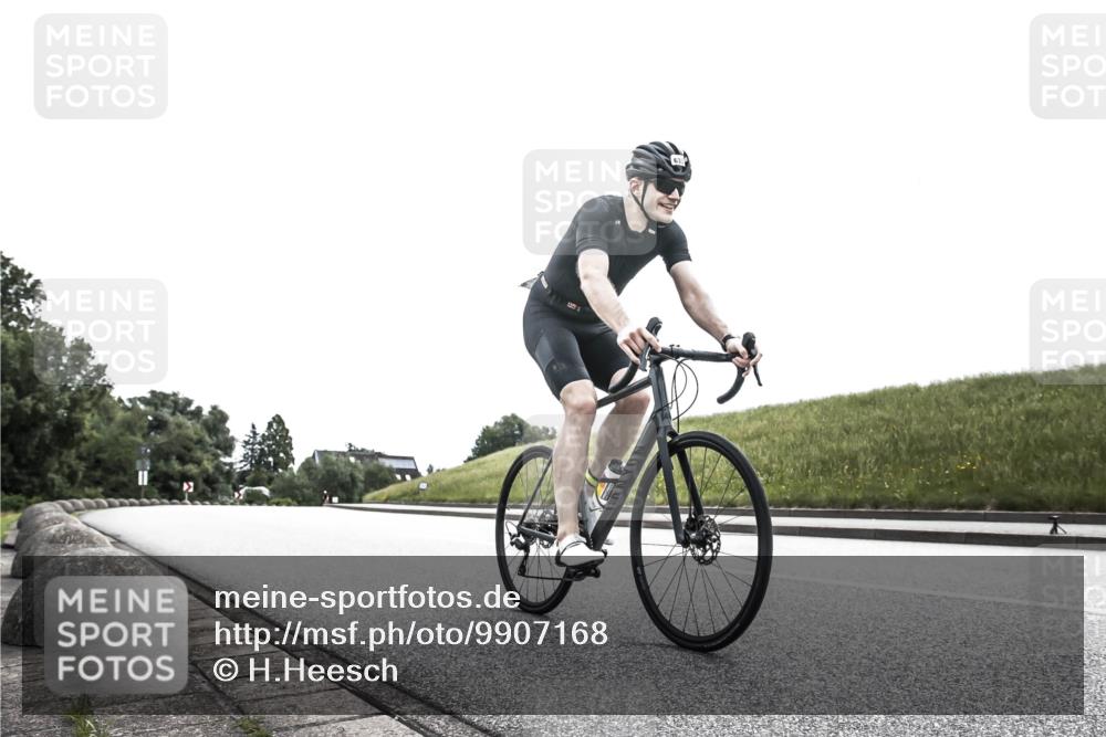 21.06.2026 - 29. Vierlanden-Triathlon H.Heesch http://msf.ph/oto/9907168 21.06.2026 11:51:51 Radfahren 20, 633, 727, 876 meine-sportfotos.de