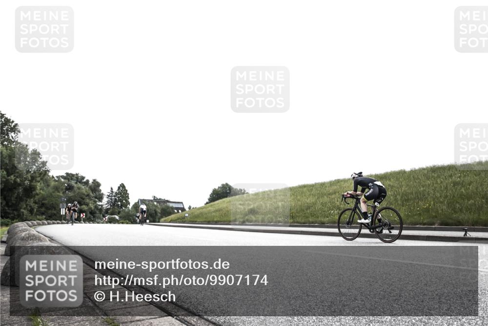 21.06.2026 - 29. Vierlanden-Triathlon H.Heesch http://msf.ph/oto/9907174 21.06.2026 11:51:59 Radfahren 92, 717, 755 meine-sportfotos.de